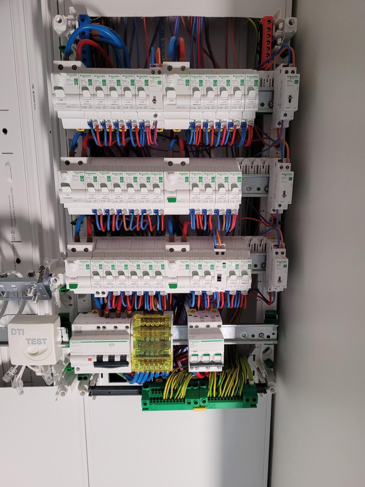 Electricien - Alpes Bâtiment RénoNew