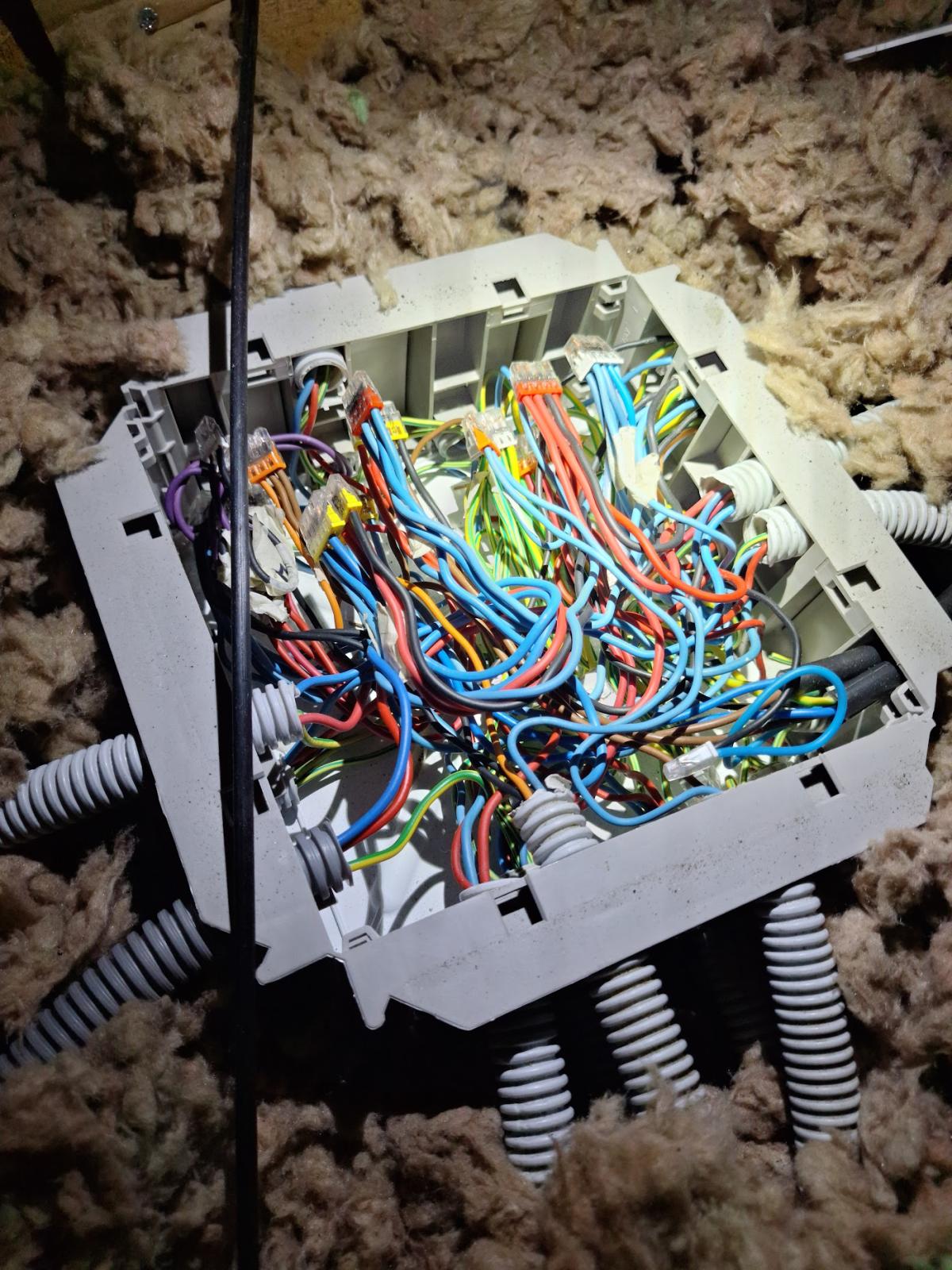 Dupont Clark électricien mouilleron le captif