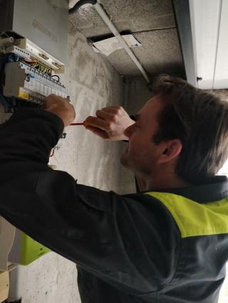 Electricien au-courant 0