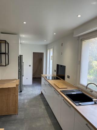 Electricien AU SERVICE DES AUTRES - Electricien 0