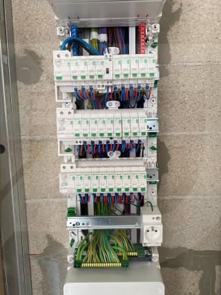 Electricien A-DOMUCELEK 0